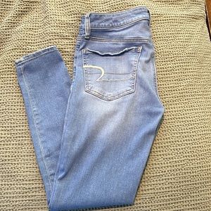 American Eagle Medium Wash Blue Jeggings size 8 short